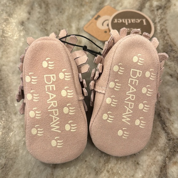 NWT Bearpaw Baby Slippers 0-6 Months Leather Suede Moccasins Slip On Fringe pink - Picture 3 of 4